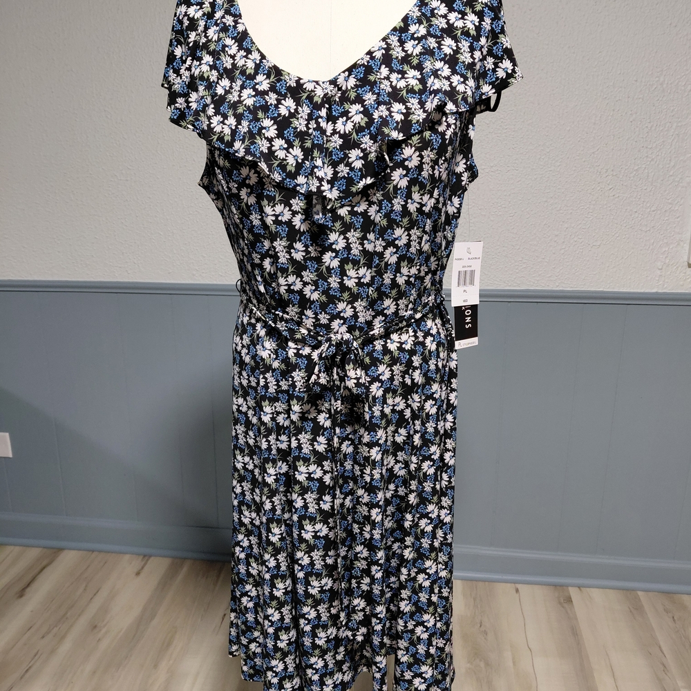 Elegant Floral Midi Dress in Black and Blue